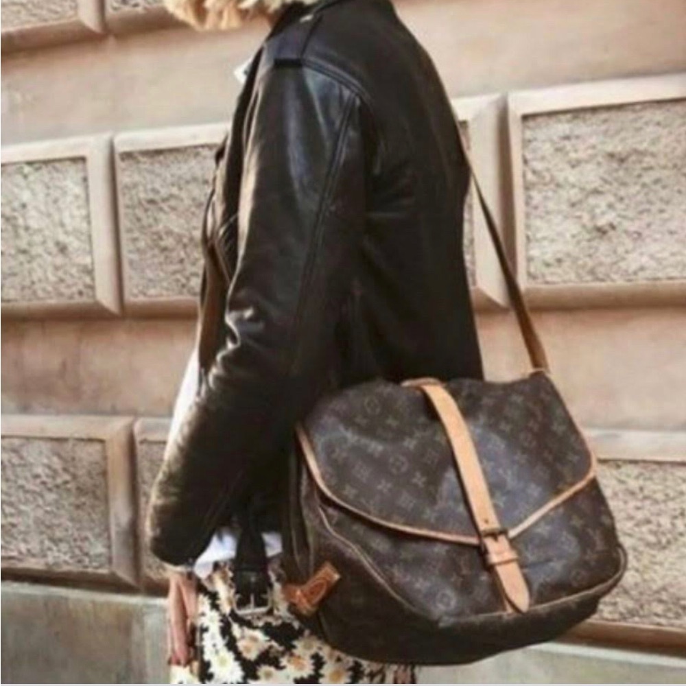 Authentic Louis Vuitton Monogram Saumur 35 Bag AR0923